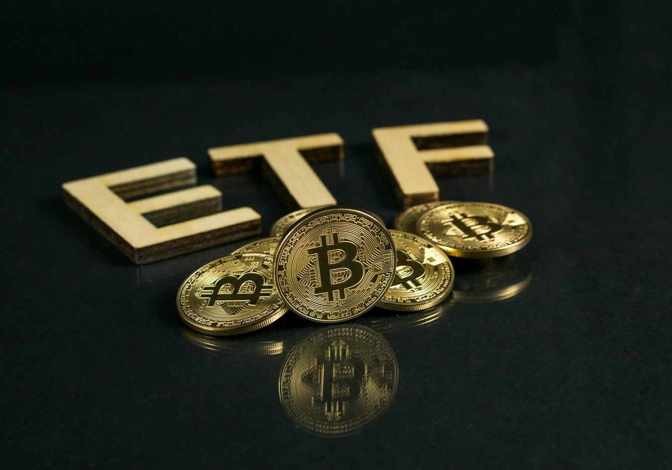 Bitcoin ETF vs Direct Bitcoin Investment: Comparative Analysis
